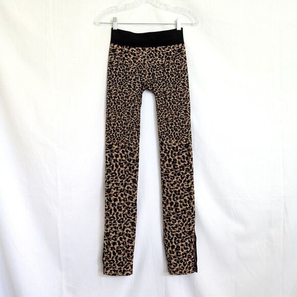 NWT Fabletics Cloud Seamless High-Waisted Split Flare Leggings S Cheetah Print - Picture 3 of 11